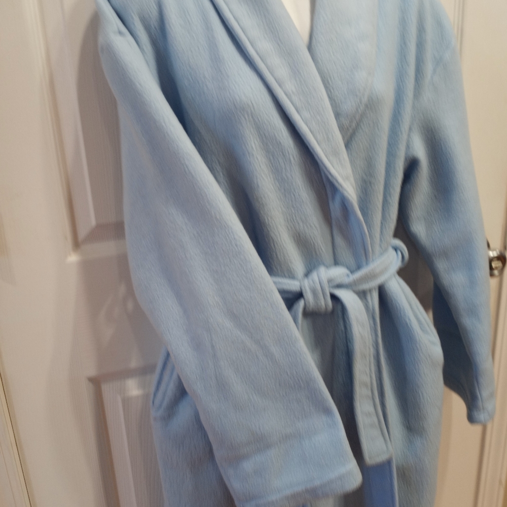 Ladies Bath Robe - Picture 2 of 12